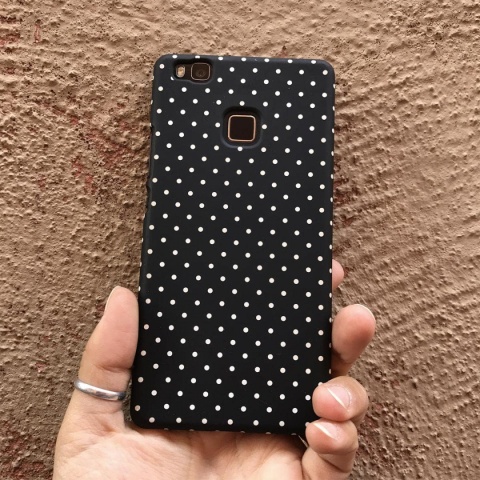 Etui I-Paint do Huawei Nova czarne w kropki