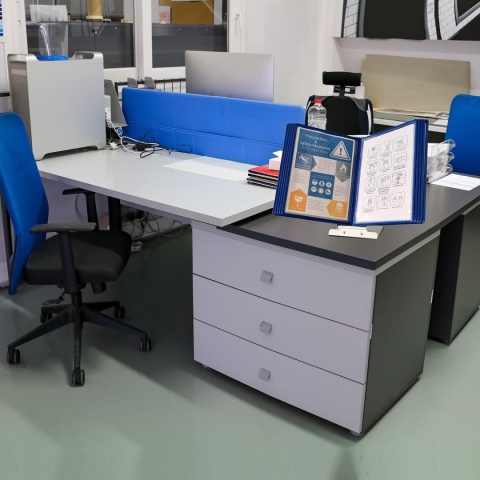 LEVIATAN stojak uchwyt na 10 paneli prezentacyjnych A4 metal 207009