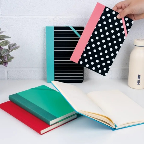 MILAN Paperbook Dots notes A5 w kratkę 208 stron twarda oprawa 57053DT